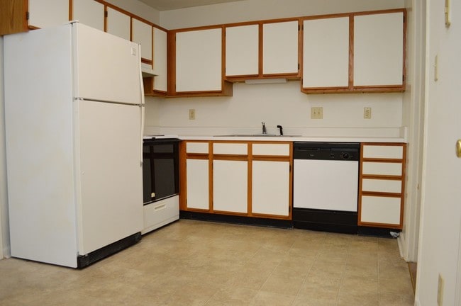 Kitchen - 3320 Bridges St