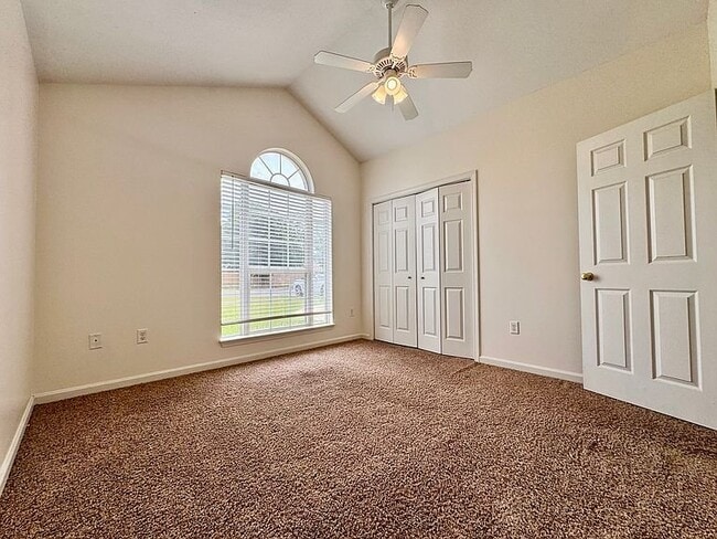 Building Photo - 806 Almoo St