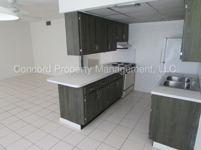 Building Photo - 1417 Himmarshee St