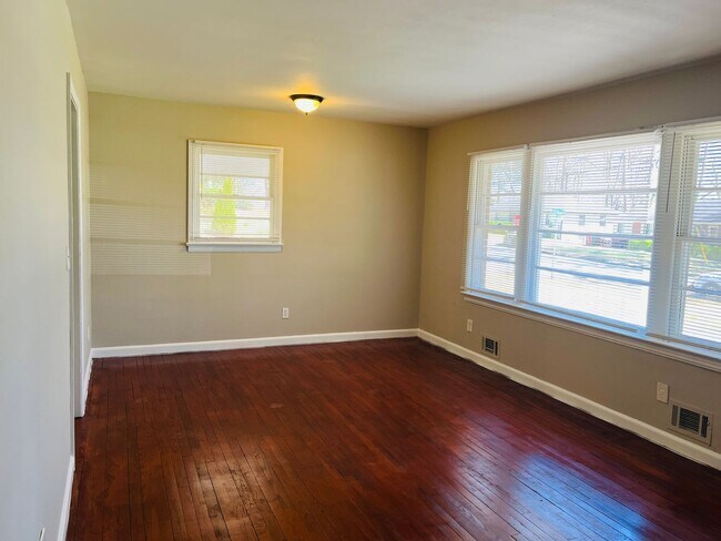 Foto del edificio - Renovated 3 bedroom 1.5 bathroom home in A...