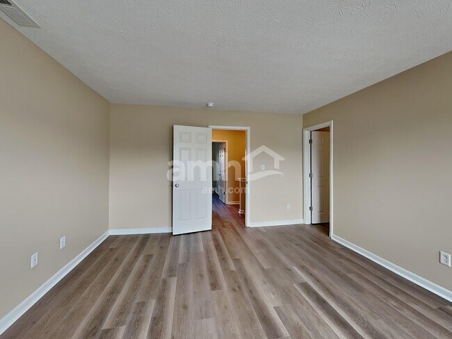 Foto del edificio - 8112 Wildwood Farms Dr