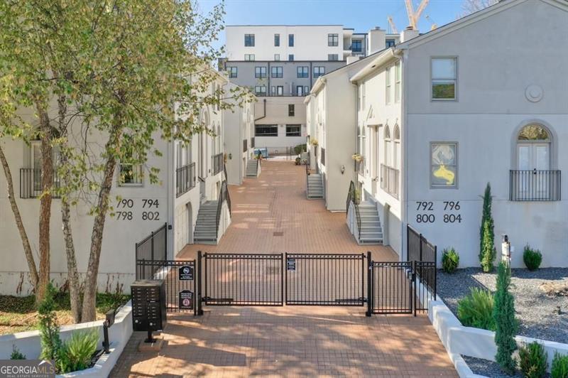 Foto principal - 802 Piedmont Ave NE