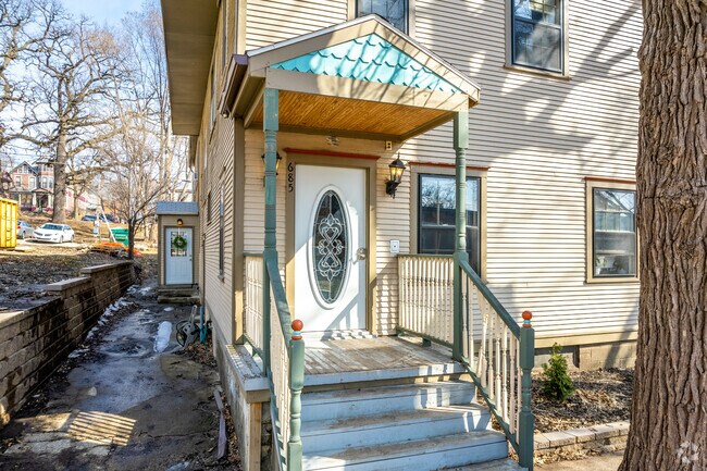 Building Photo - 685 19th St