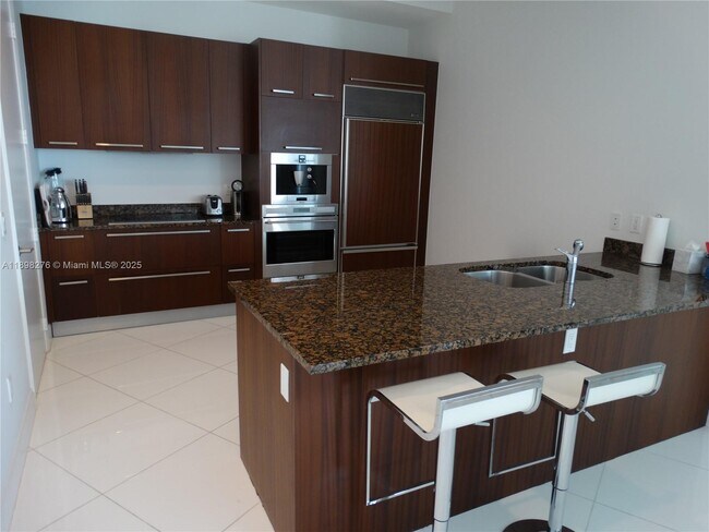 Foto del edificio - 15901 Collins Ave