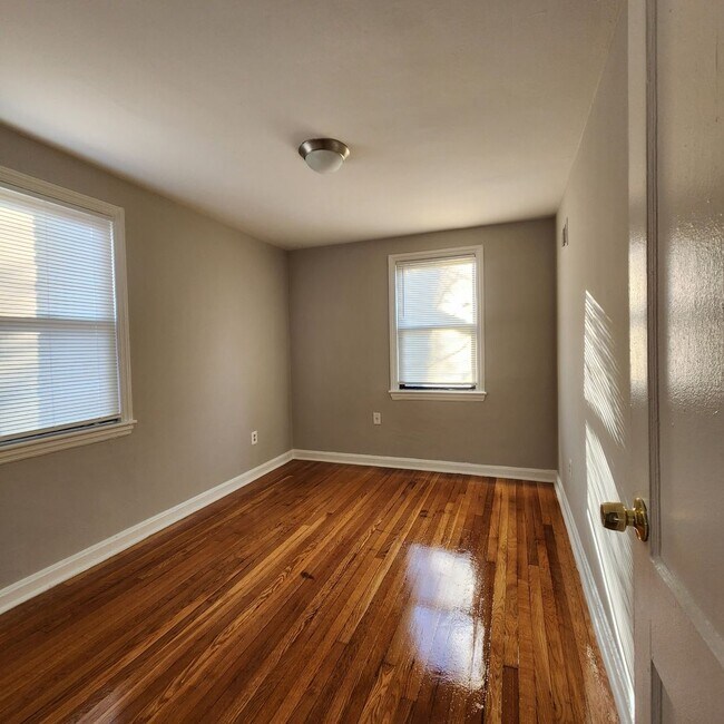 Foto del edificio - 429 Burbank St SE