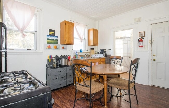 Building Photo - 222 Waverly Pl