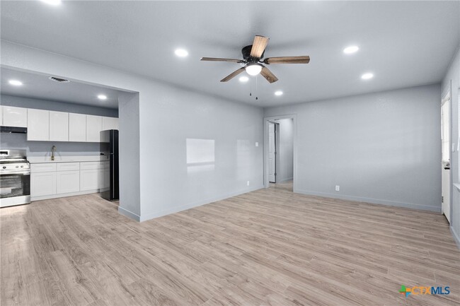 Building Photo - 805 S 32nd St
