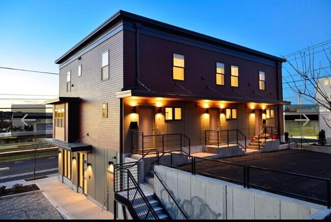 exterior apartment entrance - 1261 N Main St