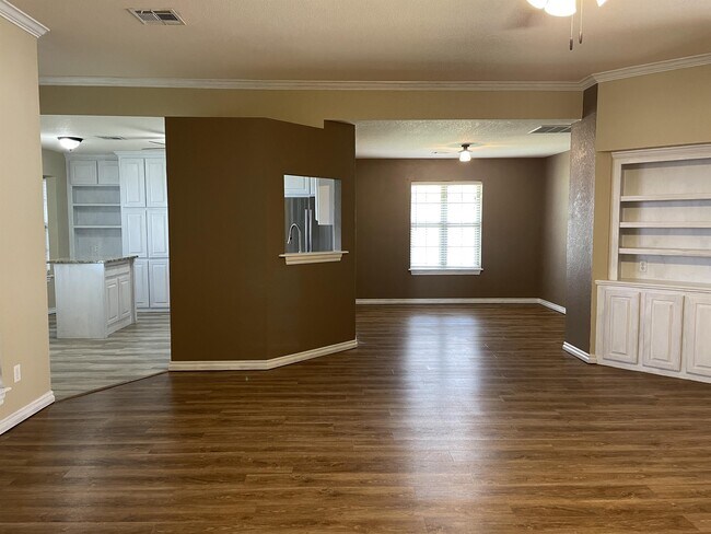 Building Photo - 2405 Headwind Dr