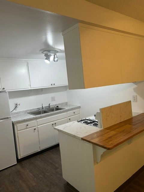 Building Photo - 855 Buena Vista St