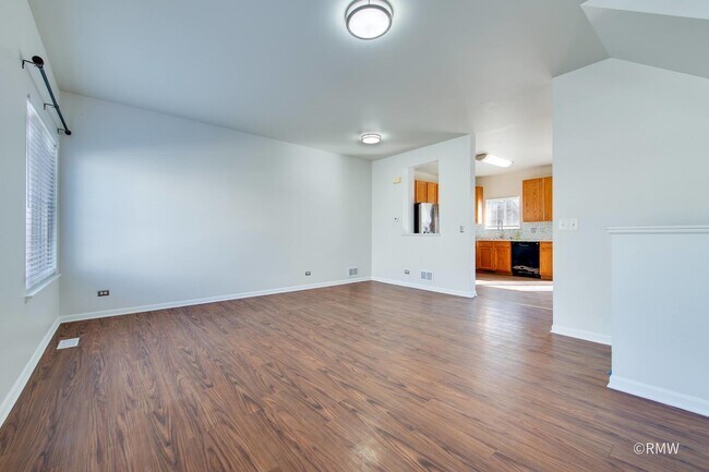 Foto del edificio - 27 Monarch Dr