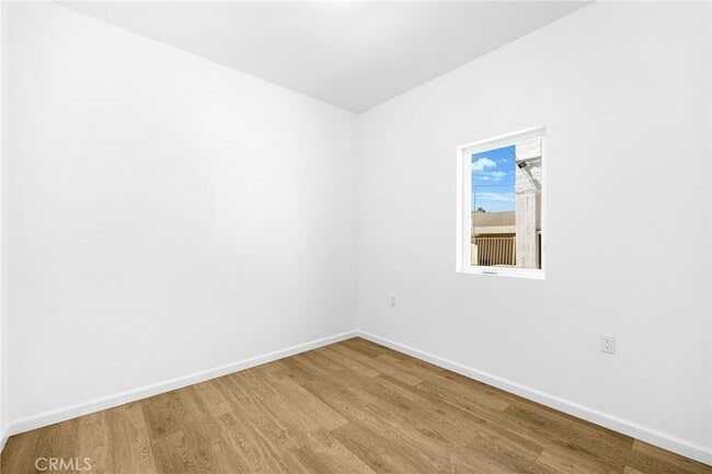 Foto del edificio - 1375 N Mentor Ave