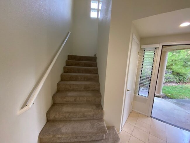 Building Photo - 785 Lakemont Pl