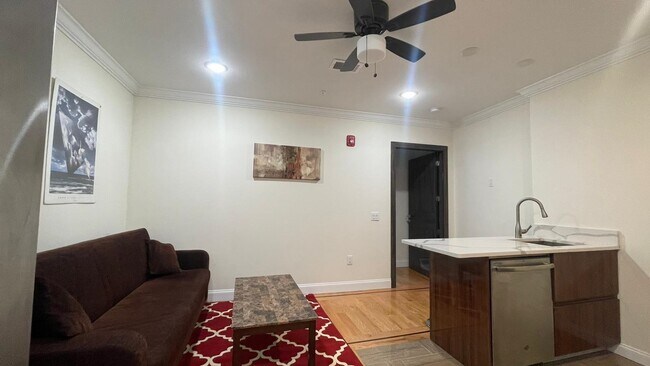 Foto del edificio - 76 Cottage St