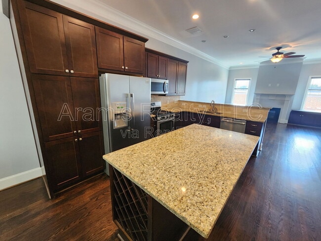 Building Photo - 200 Marion Pl NE