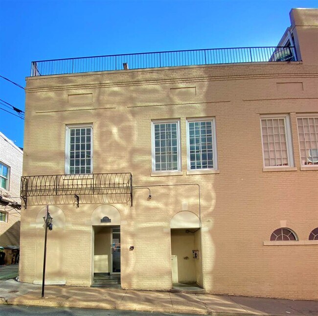 Building Photo - 104 4th St NE