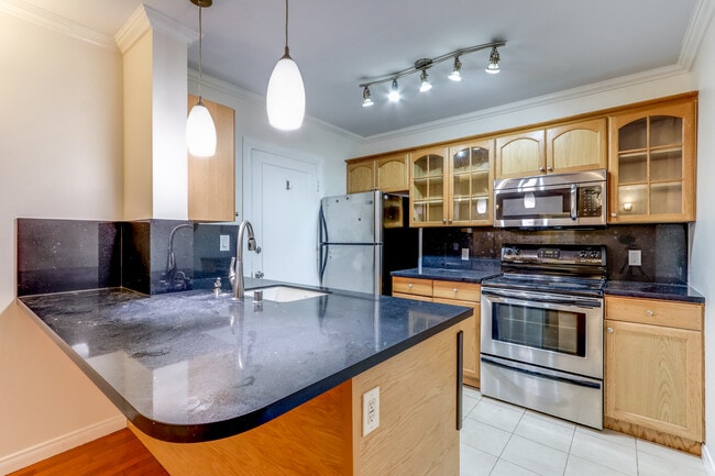 Building Photo - 960 Larrabee St