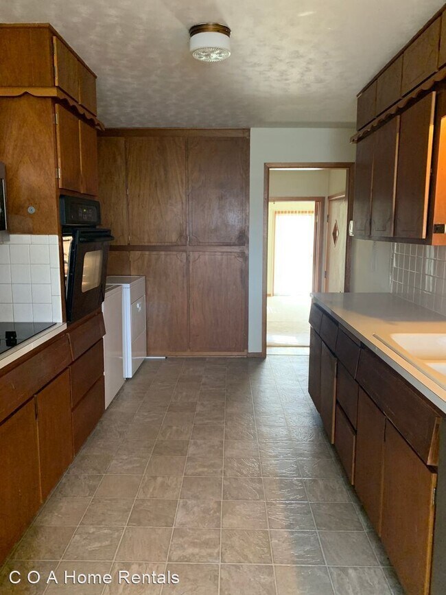 Building Photo - 3 br, 1.5 bath House - 7001 E. Zimmerly