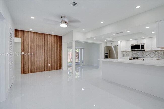 Foto del edificio - 10722 SW 77th Ave
