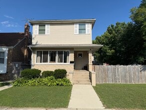 Building Photo - 10523 S Sawyer Ave