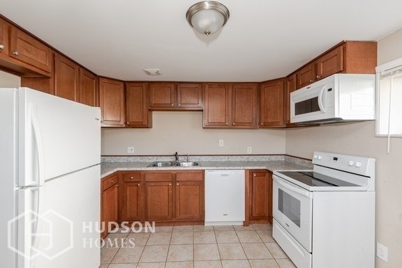 Foto del edificio - NOW AVAILABLE! - 604 NOTRE DAME AVENUE, YO...