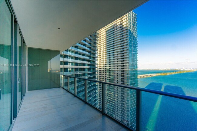 Foto del edificio - 480 NE 31st St