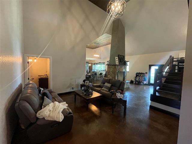 Foto del edificio - 840 Meadow Ln