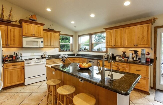 Building Photo - 9809 E Upriver Dr