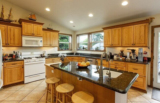 Foto del edificio - 9809 E Upriver Dr
