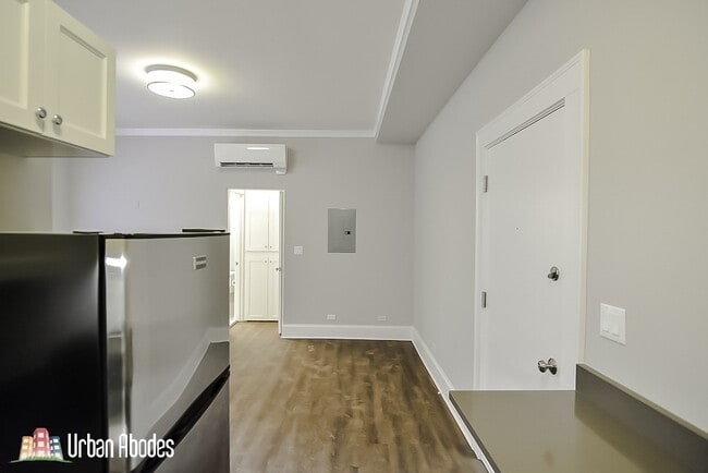 Building Photo - 816 W Lakeside Pl