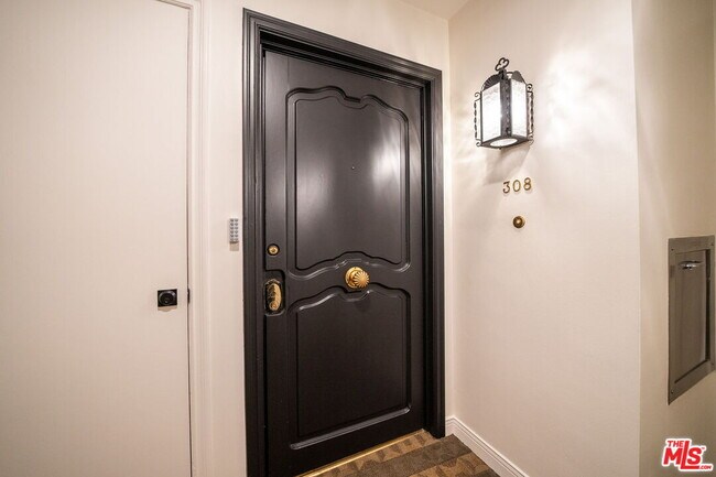 Foto del edificio - 6728 Hillpark Dr