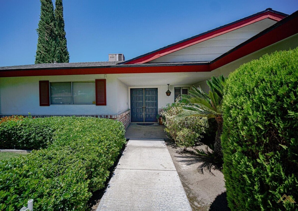 Foto del edificio - Available Now