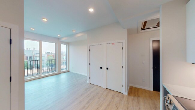 Foto del edificio - 101 W Broadway