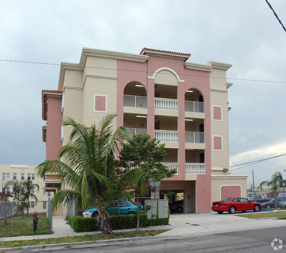 128 SW 14th Ave - Little Havana