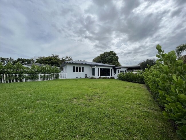 Building Photo - 600 Forrest Dr