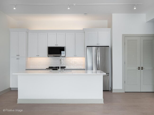 Foto del edificio - 3202 N Racine Ave