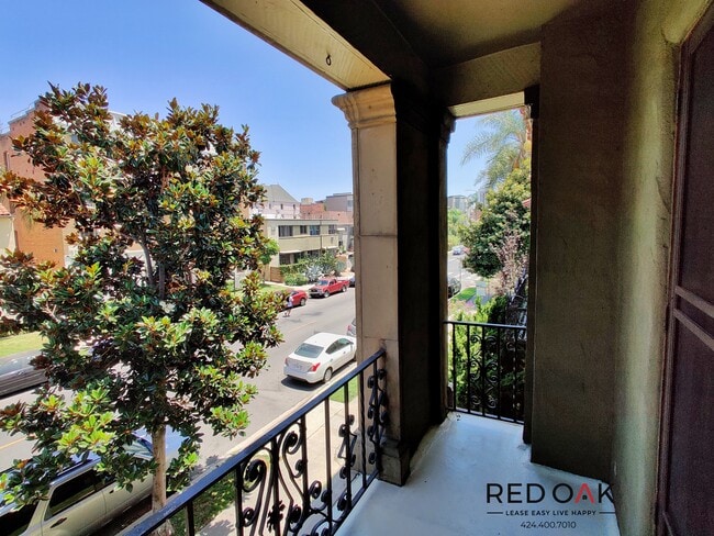 Building Photo - Rare One Bedroom In Mid-City. One Month Free!