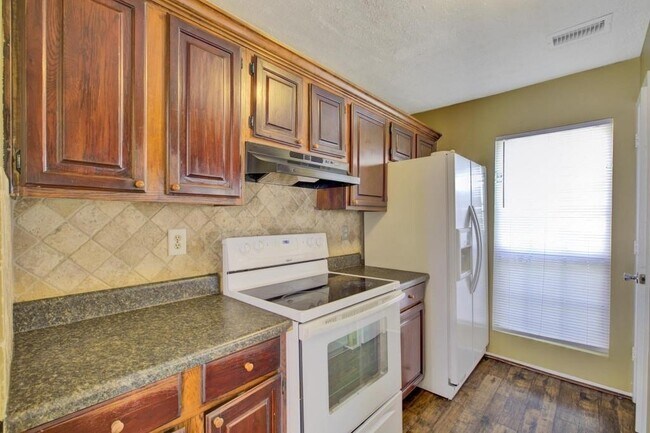 Building Photo - 790 Hampton Hill Ct