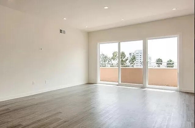 Foto del edificio - 7224 Hillside Ave