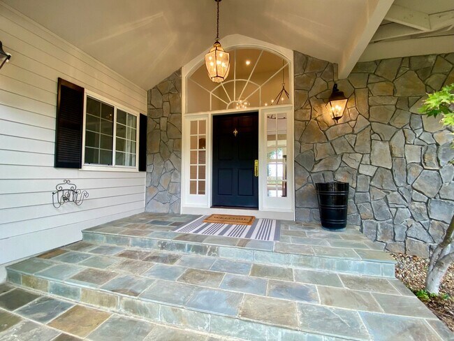 Foto del edificio - 17299 Deer Park Rd