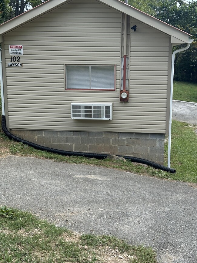 Building Photo - 102 Lawson Ln