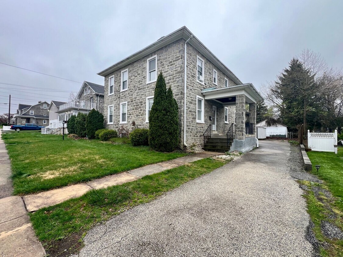 Primary Photo - Gorgeous 3-Bedroom Apartment in Drexel Hil...