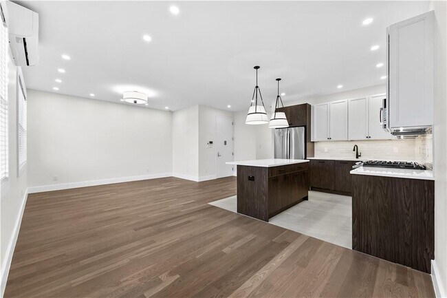 Building Photo - 157 25th St