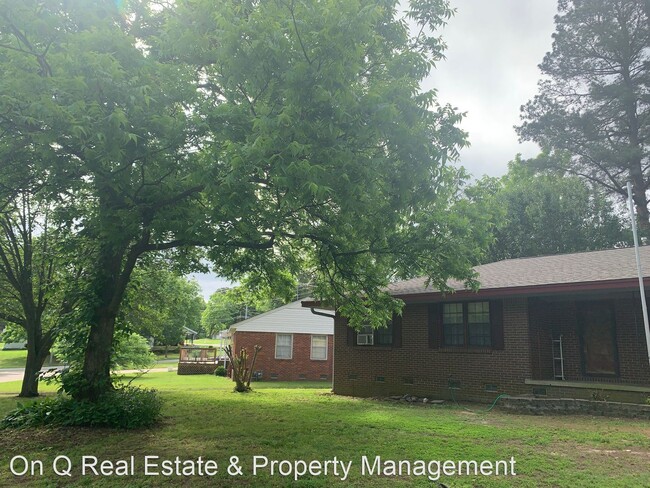 Building Photo - 3 br, 2 bath House - 907 Twin Oaks
