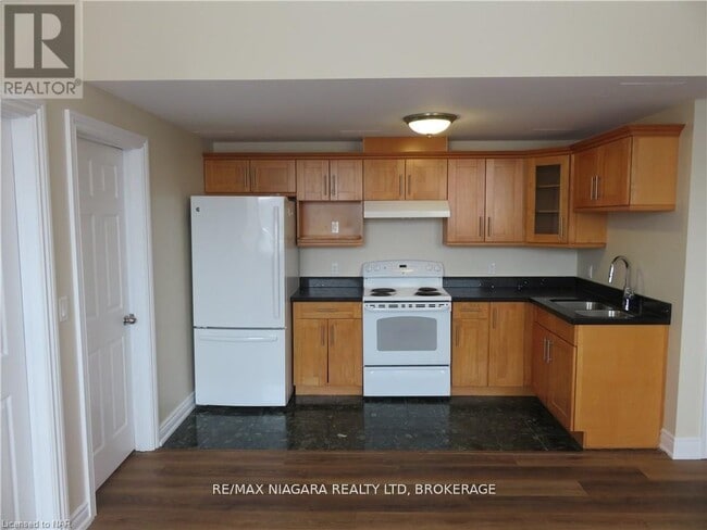 Building Photo - 58 Jarvis St