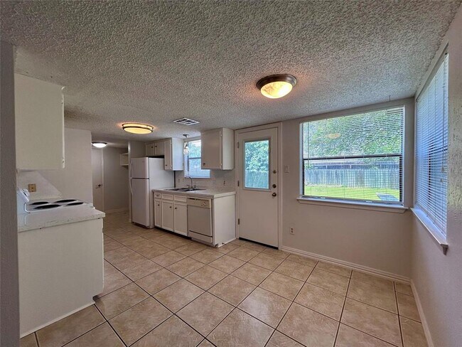 Building Photo - 8800 Clearbrook Trail