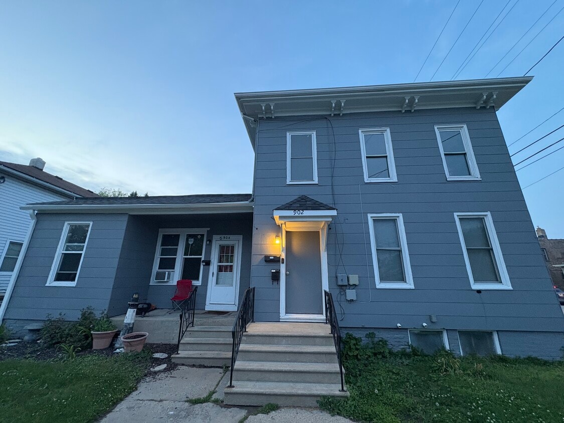 Primary Photo - 902 46th St