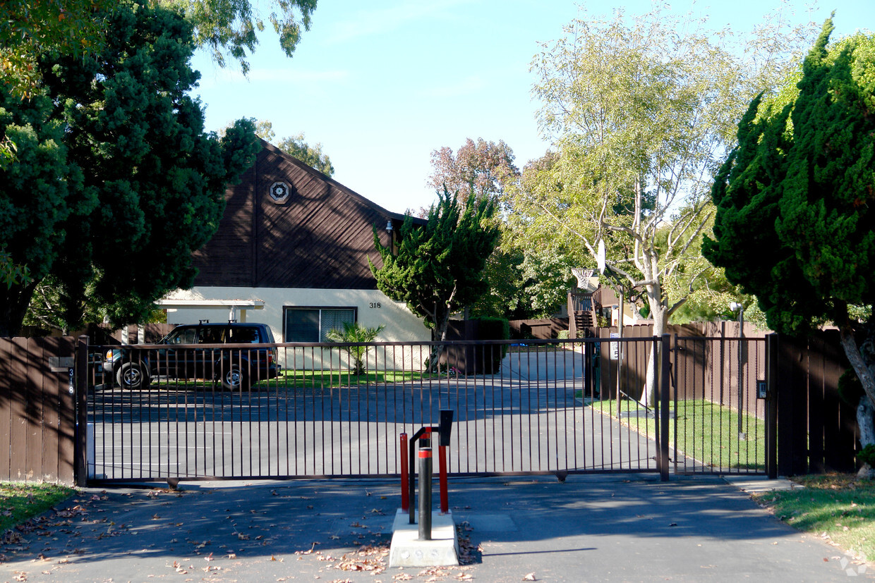 Foto principal - 318 Juniper Ave