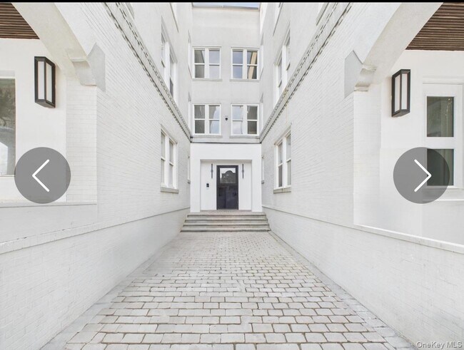 Foto del edificio - 315 W Broadway