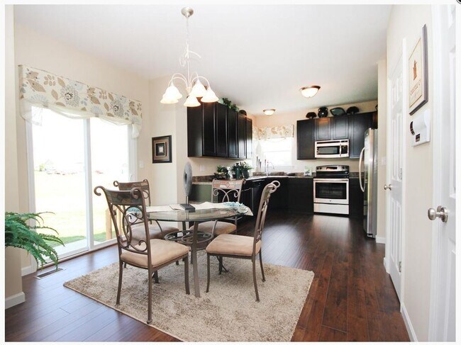 Building Photo - 219 Pecan Bluffs Dr